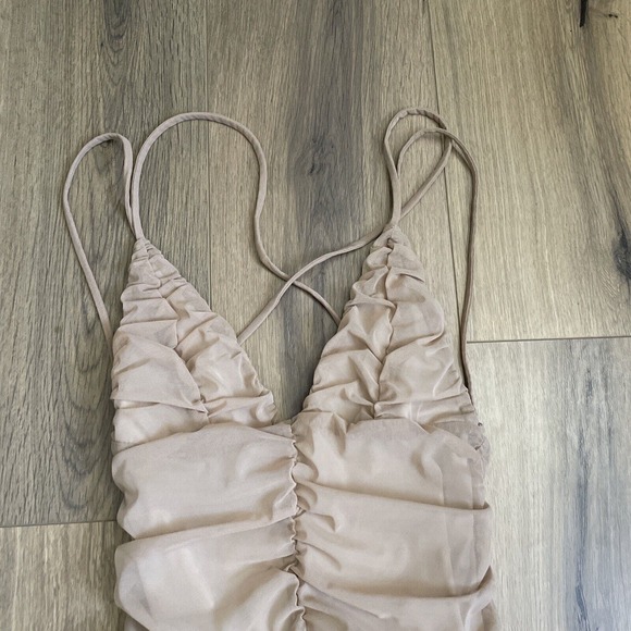 Michael Costello Revolve Fiji Midi Dress Size Small Taupe Bodycon Ruched Stretch - Picture 2 of 8